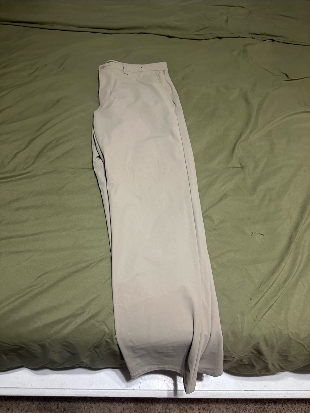 34x32 Men's Classic Straight-Leg khakis